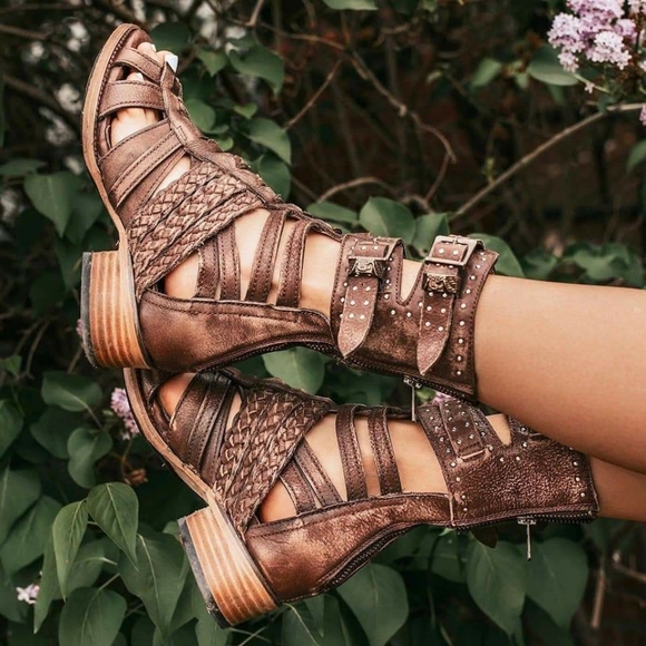 Freebird by Steven Shoes - ISO Moonflower in tan or black